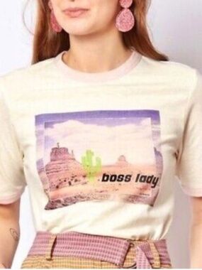 GANNI BOSS LADY WIRED Graphic T-Shirt